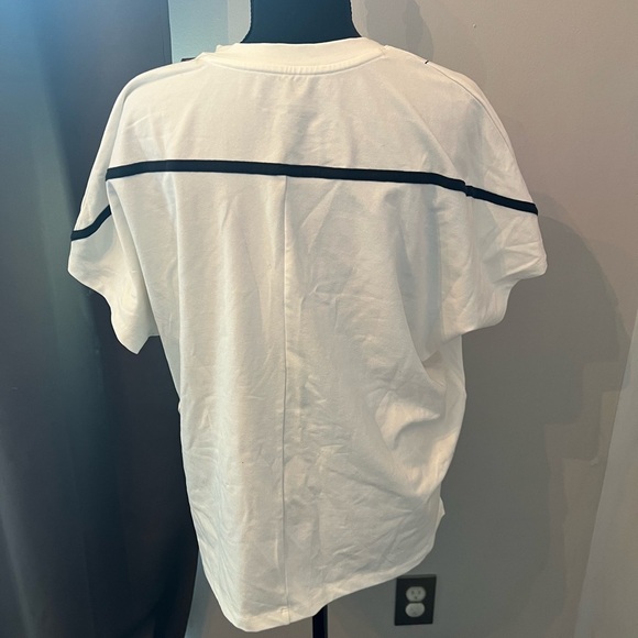 Under Armour Women's Lighter Longer Short Sleeve Large NWT - Picture 7 of 8